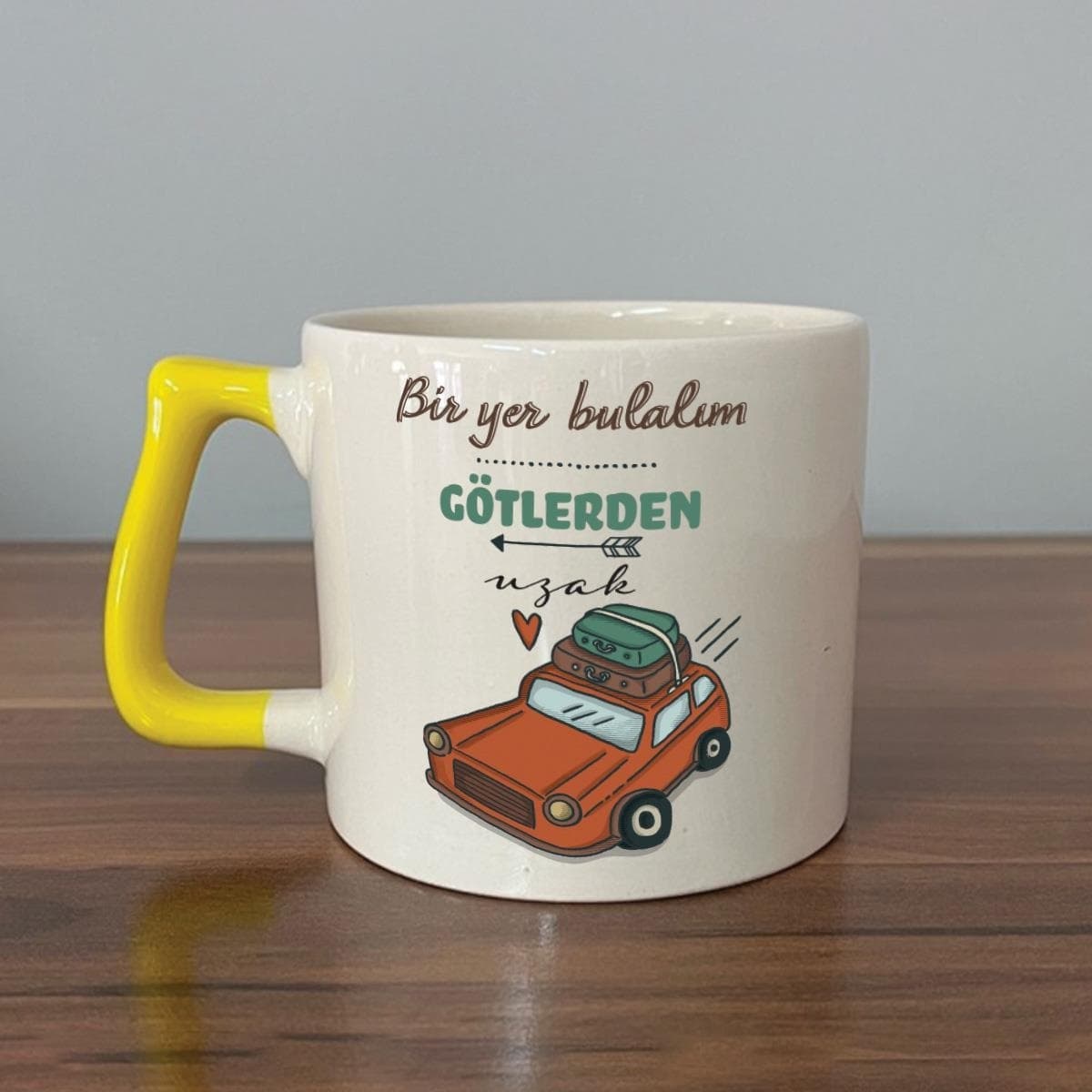 Bir Yer Bulalım Götlerden Uzak Baskılı Sarı Kulplu Prime Kupa