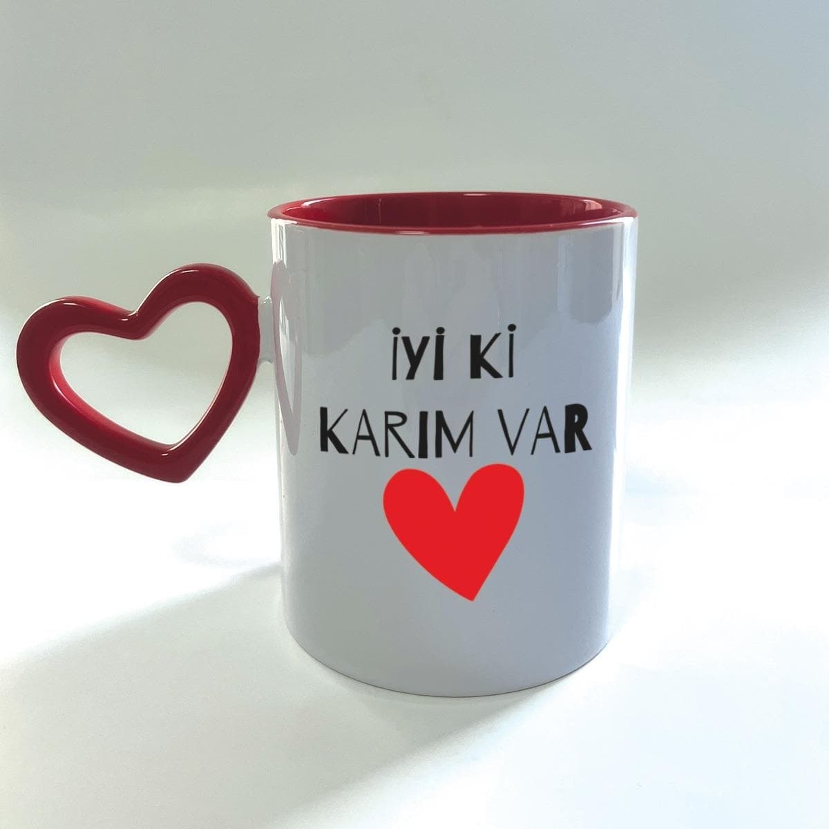 İyi Ki Karım Var Baskılı Kırmızı Boş Kalp Kulplu Mega Sevgililer Günü Kupası