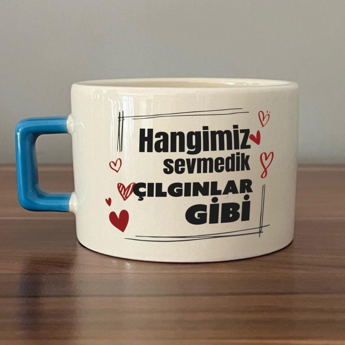 Hangimiz Sevmedik Çılgınlar Gibi Baskılı Mavi Kulplu Kare Espresso Fincanı