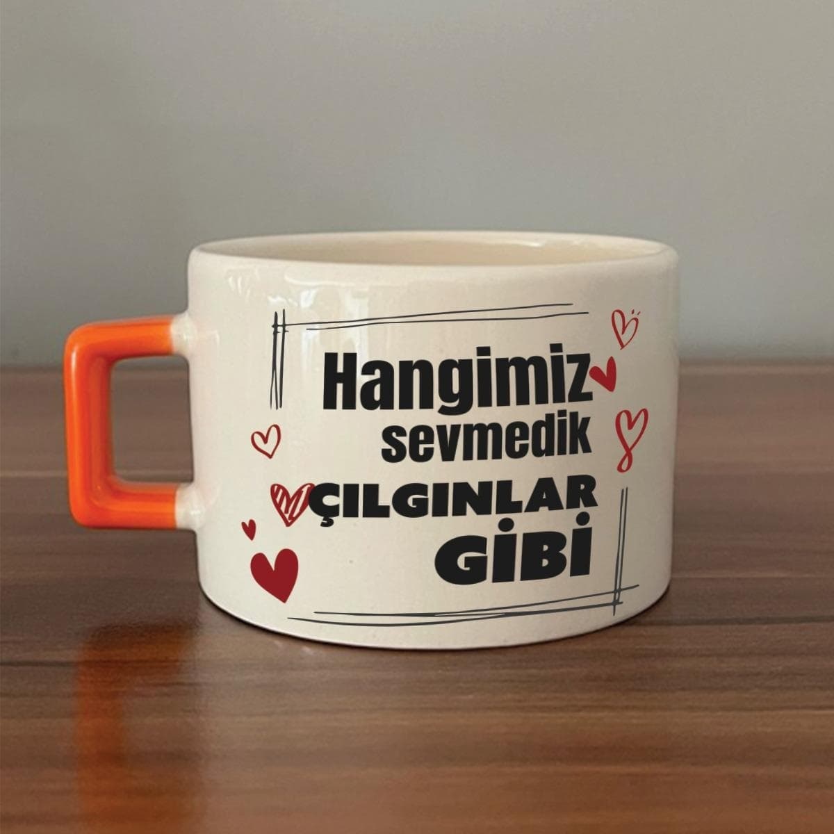 Hangimiz Sevmedik Çılgınlar Gibi Baskılı Turuncu Kulplu Kare Espresso Fincanı