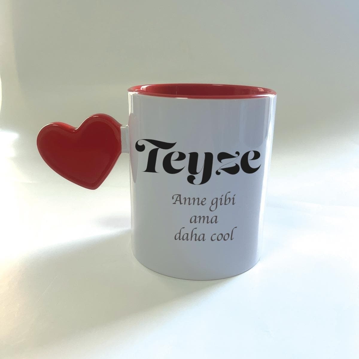 Teyze Baskılı Kırmızı Dolu Kalp Kulplu Mega Kupa