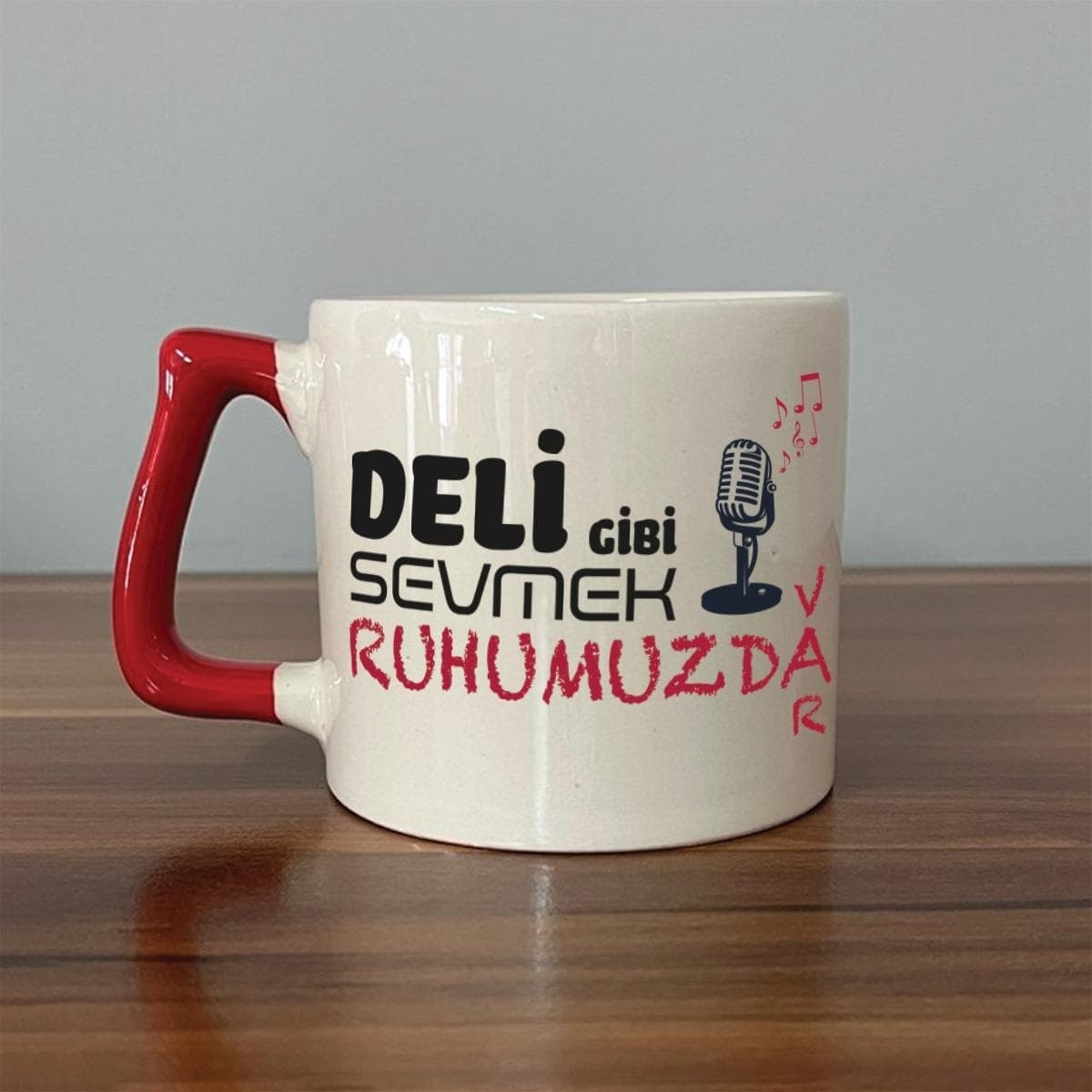 Deli Gibi Sevmek Ruhumuzda Var Baskılı Kırmızı Kulplu Prime Kupa