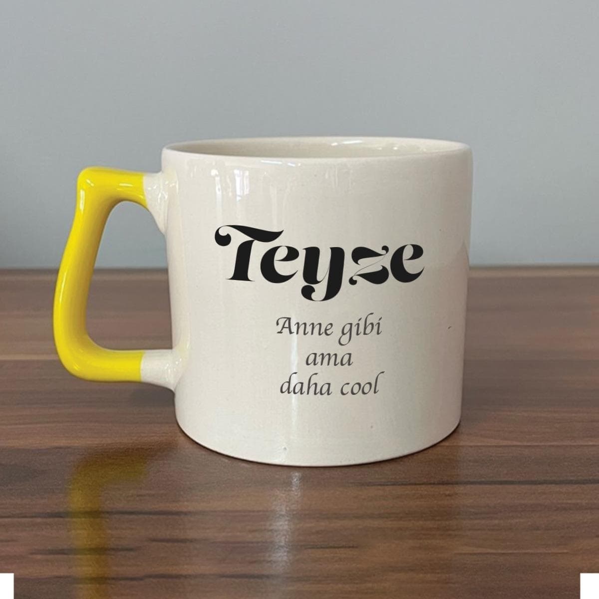 Teyze Baskılı Sarı Kulplu Prime Kupa