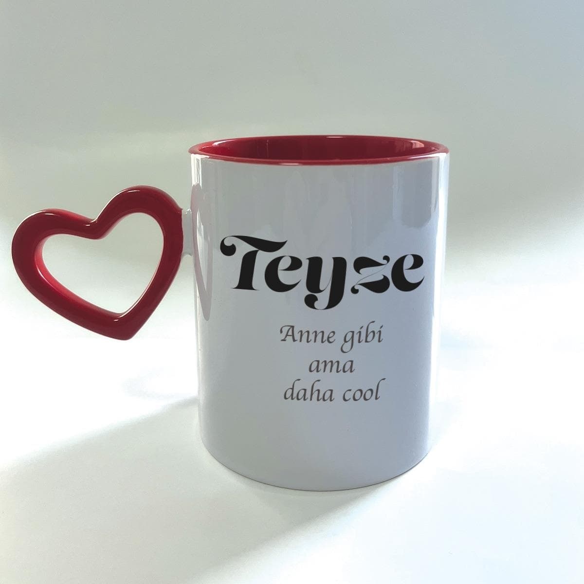 Teyze Baskılı Kırmızı Boş Kalp Kulplu Mega Kupa