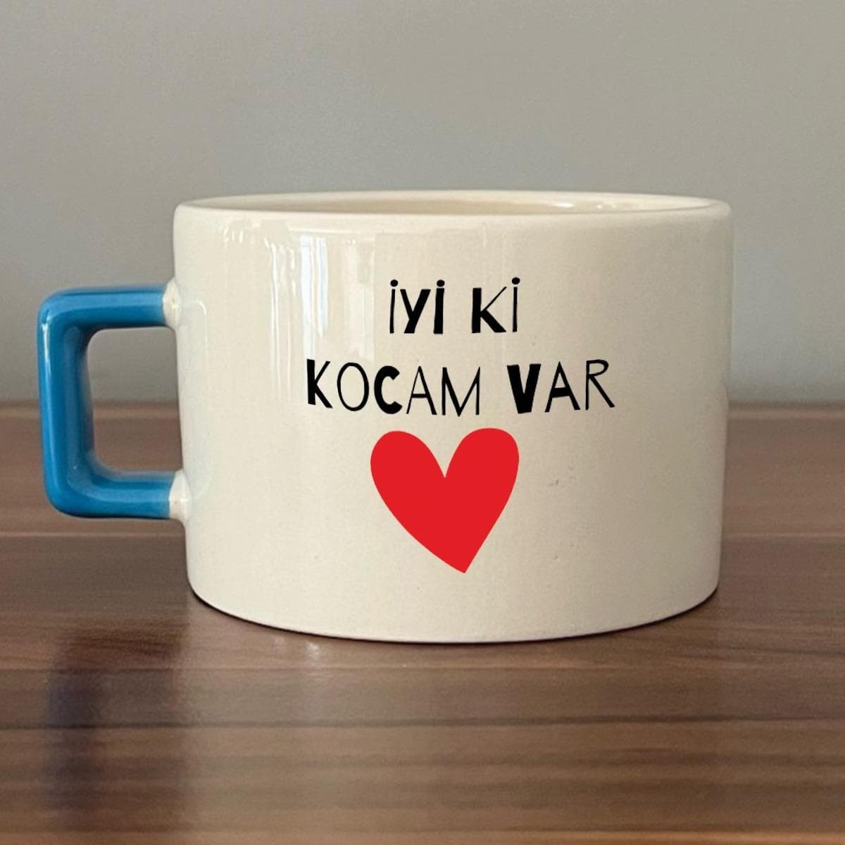 İyi Ki Kocam Var Baskılı Mavi Kulplu Kare Espresso Sevgililer Günü Fincanı