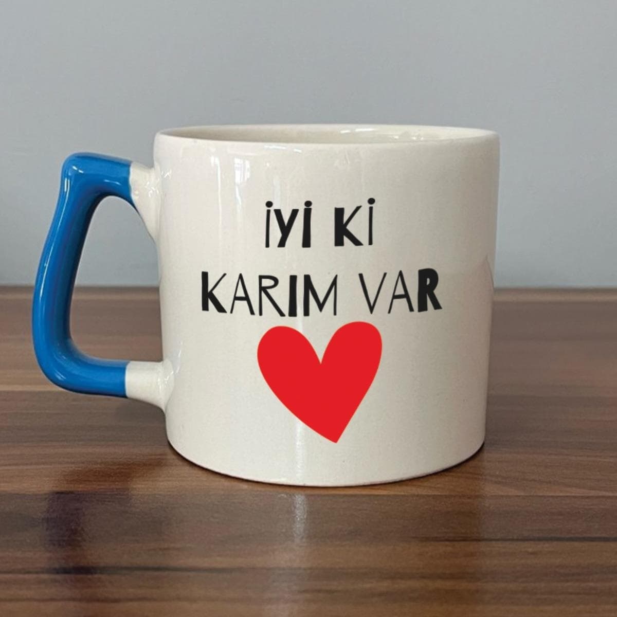 İyi Ki Karım Var Baskılı Mavi Kulplu Prime Sevgililer Günü Kupası