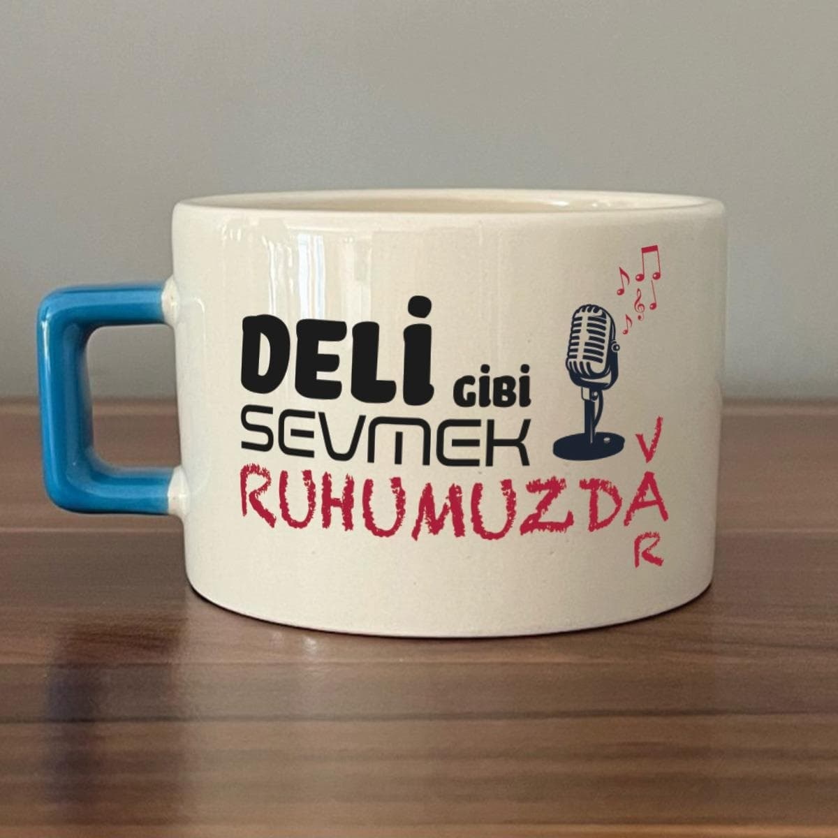 Deli Gibi Sevmek Ruhumuzda Var Baskılı Mavi Kulplu Kare Espresso Fincanı