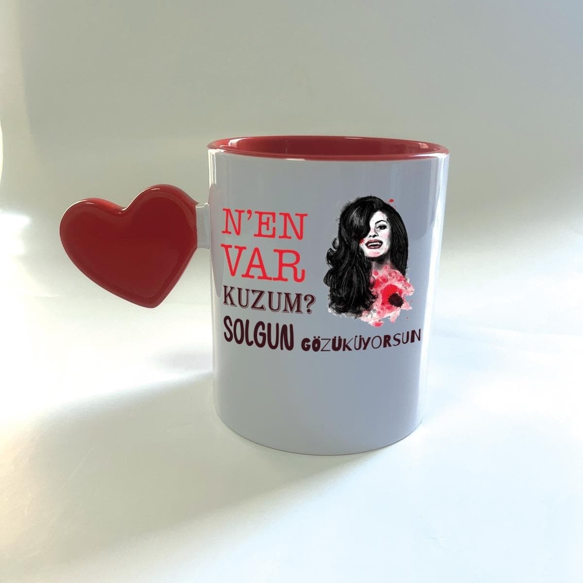 Nen Var Kuzum Baskılı Kırmızı Dolu Kalp Kulplu Mega Kupa