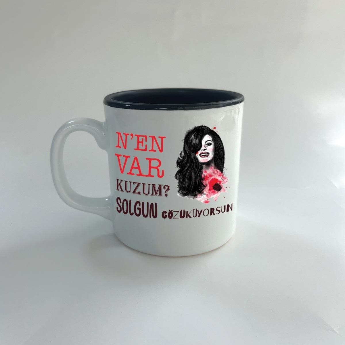 Nen Var Kuzum Baskılı Siyah Multi Kupa
