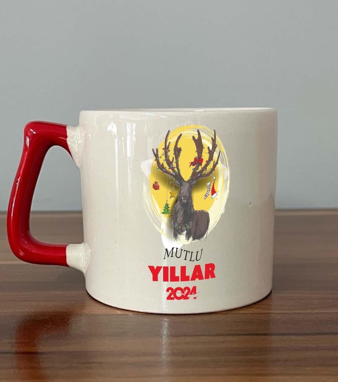 Mutlu Yıllar 2024 Geyik Baskılı Kırmızı Kulplu Prime Yılbaşı Kupası