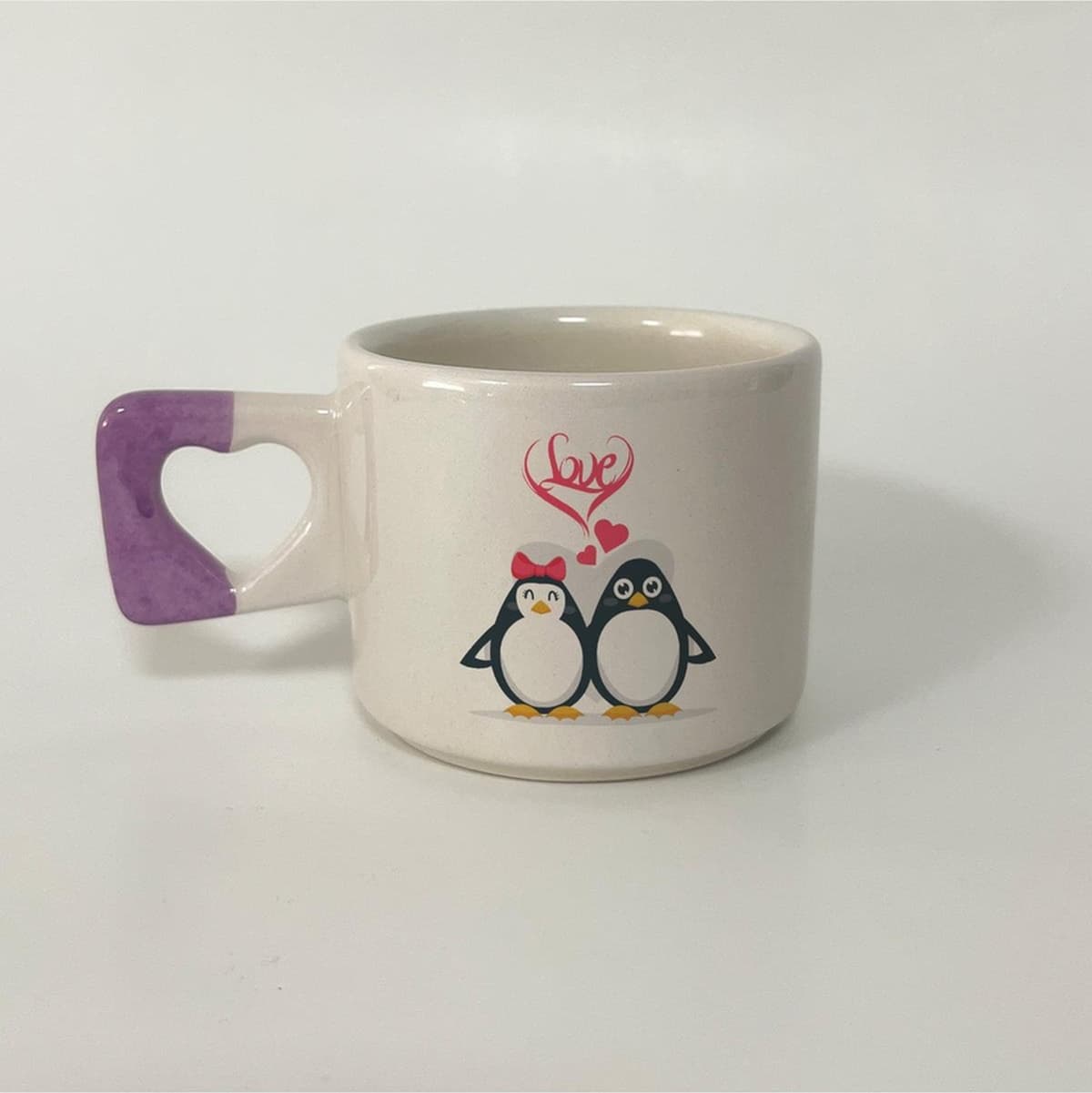 Love Penguenler Baskılı Mor Kulplu Kalp Kupa