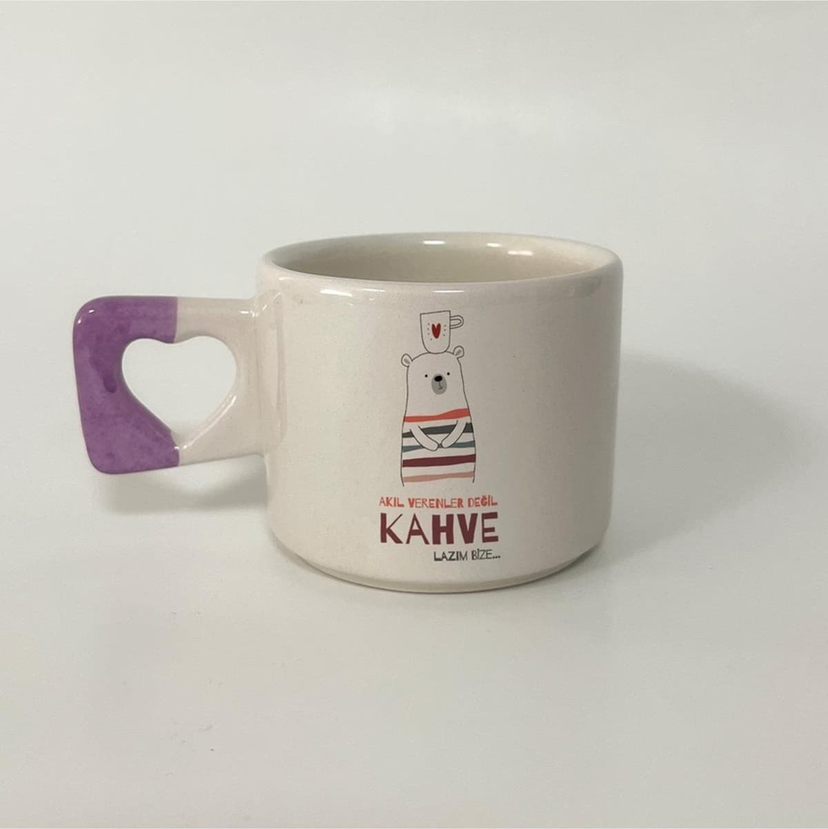 Mor Mürekkep Akıl Verenler Değil Kahve Lazım Bize Baskılı Mor Kulplu Kalp Kupa