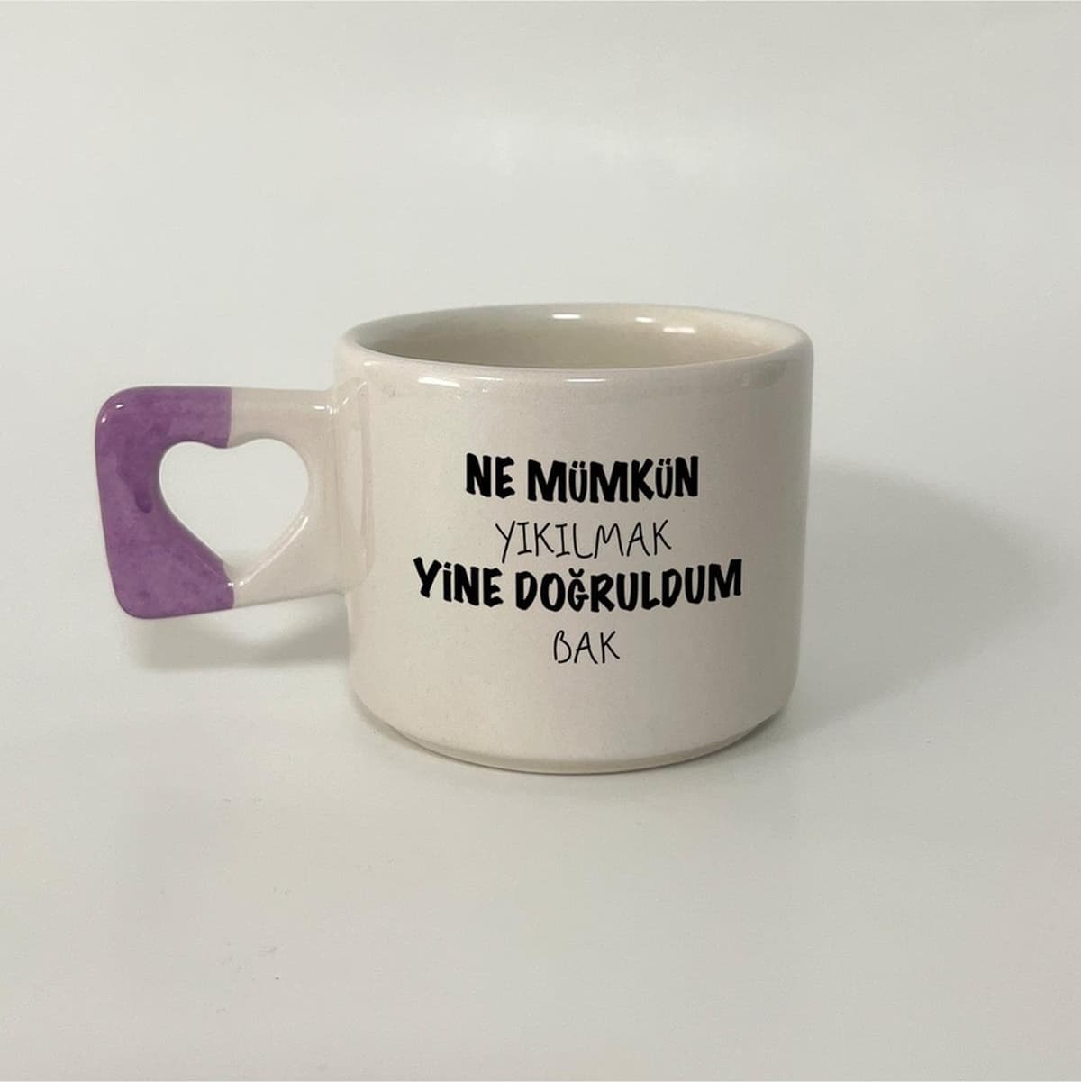Ne Mümkün Yıkılmak Yine Doğruldum Bak Baskılı Mor Kulplu Kalp Kupa