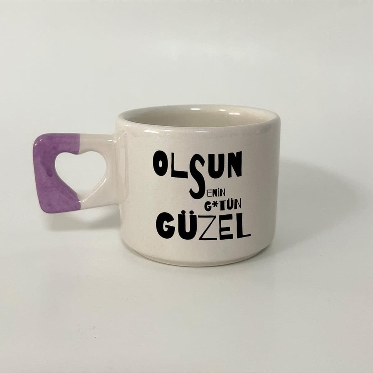 Olsun Senin G Tün Güzel Baskılı Mor Kulplu Kalp Kupa