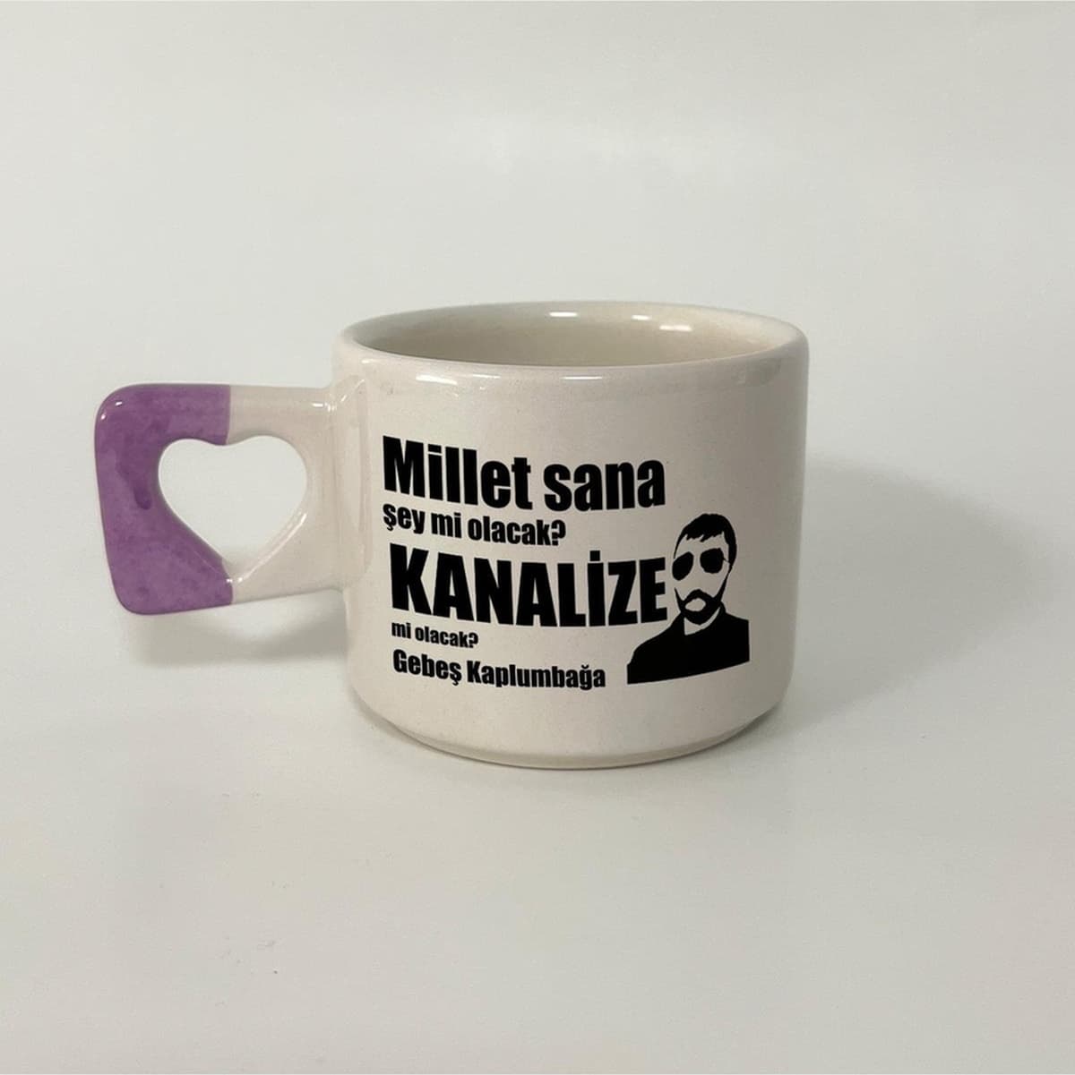 Millet Sana Mı Kanalize Olacak Baskılı Mor Kulplu Kalp Kupa