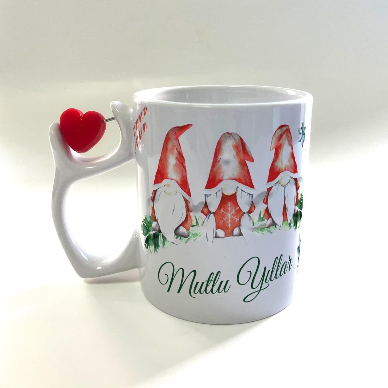 Mutlu Yıllar 3 Noel Baba Baskılı Dönen Kalp Figürlü Yılbaşı Kupası