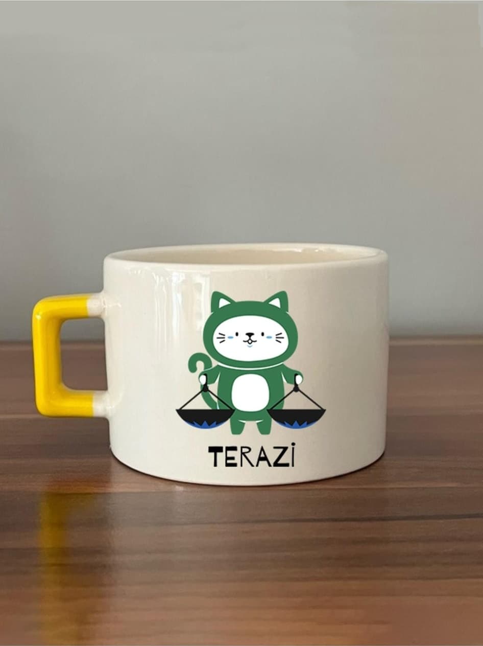 Terazi Burcu Ve Onla Alakalı Komik Açıklama Simgesi Baskılı Sarı Yeşil Kedili Kare Espresso Fincanı
