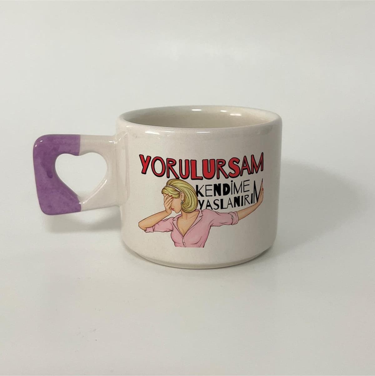 Yorulursam Kendime Yaslanırım Baskılı Mor Kulplu Kalp Kupa