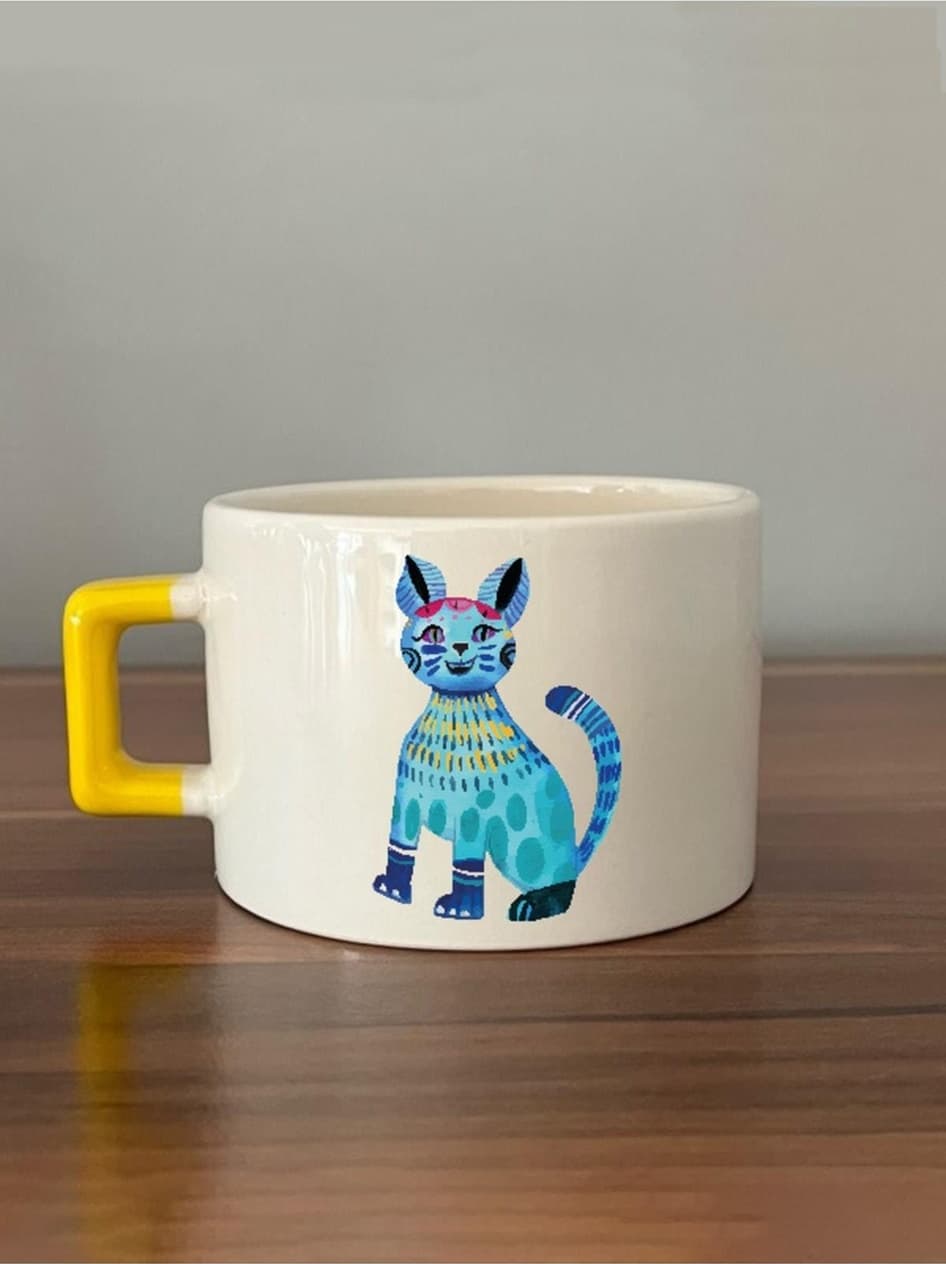 Mavi Kedi Baskılı Sarı Kulplu Kare Espresso Fincanı