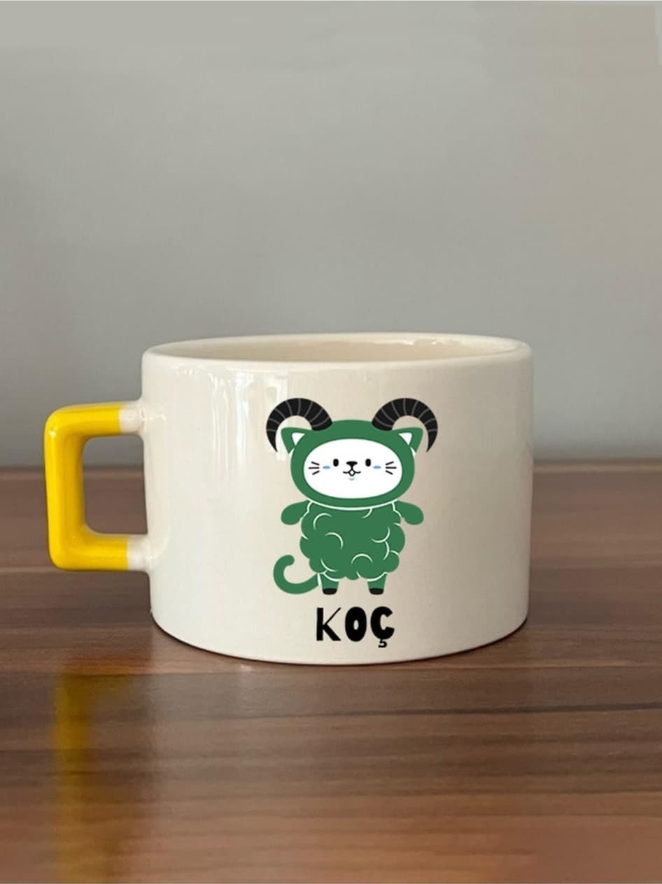 Koç Burcu Ve Onla Alakalı Komik Açıklama Baskılı Sarı Kulplu Yeşil Kedili Kare Espresso Fincanı