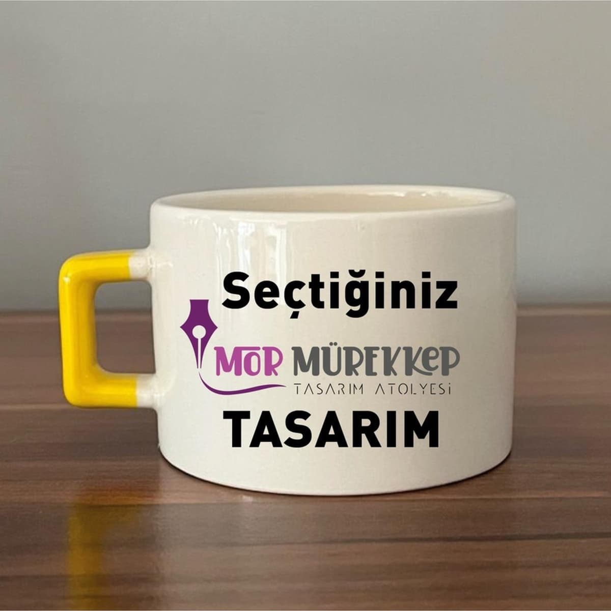 Seçtiğin Mor Mürekkep Tasarım & Isim Sarı Kulplu Kare Espresso Fincanı