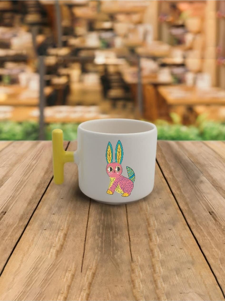 Rengarenk Nakış Desenli Sevimli Tavşan Baskılı Sarı Kulplu T Latte Fincanı
