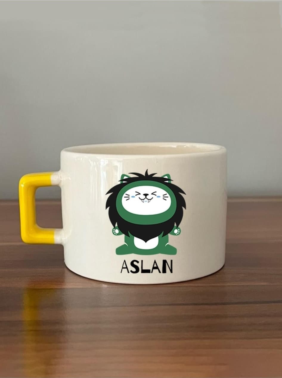 Aslan Burcu Ve Onla Alakalı Komik Açıklama Baskılı Sarı Kulplu Yeşil Kedili Kare Espresso Fincanı
