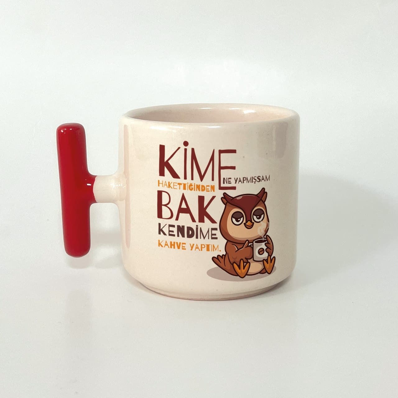 Kime Ne Yaptıysam Bak Kendime Kahve Yaptım Baykuşlu Baskılı Kırmızı Kulplu T Kupa