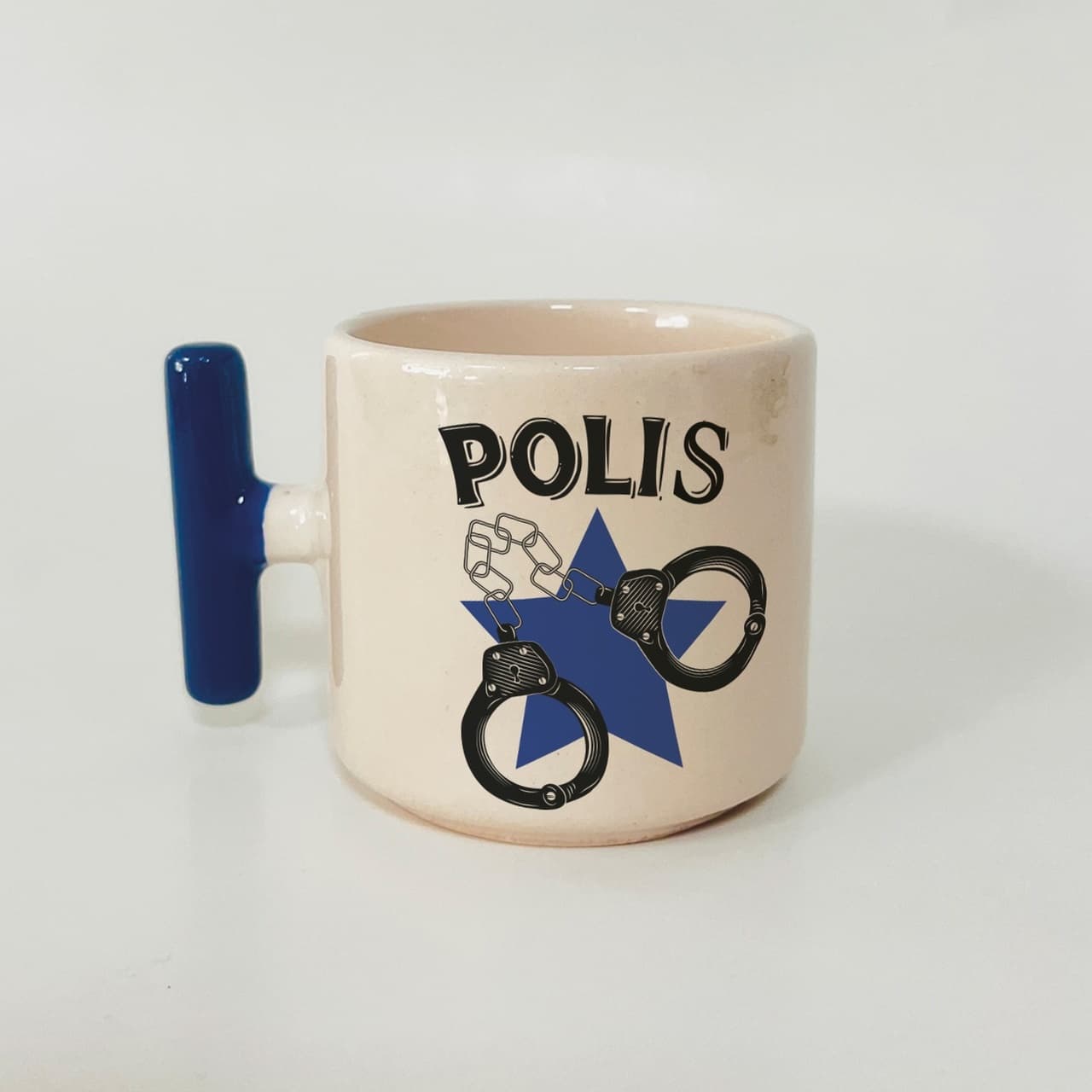 Polis Kelpçe Baskılı Mavi Kulplu T Kupa