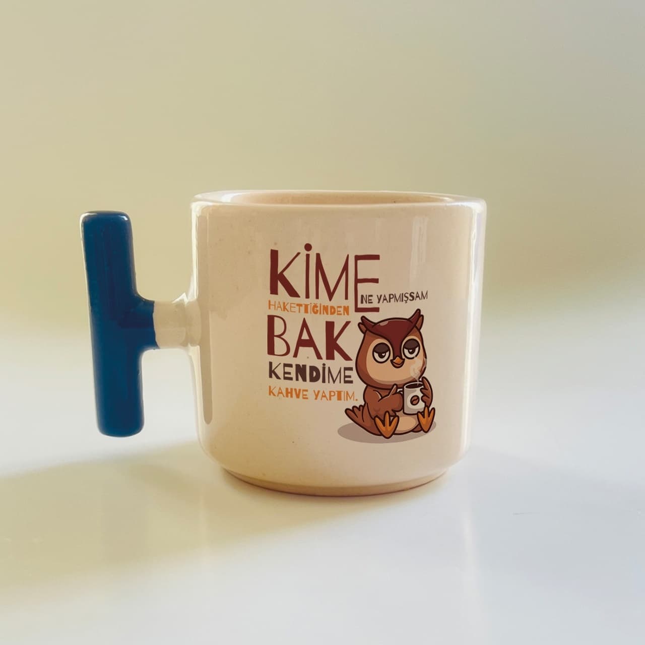 Kime Ne Yaptıysam Bak Kendime Kahve Yaptım Baykuşlu Baskılı Mavi Kulplu T Kupa