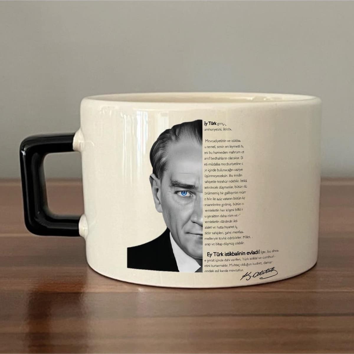 Gençliğe Hitabe Metinli Atatürk Portreli Siyah Kulplu Kare Espresso Fincanı