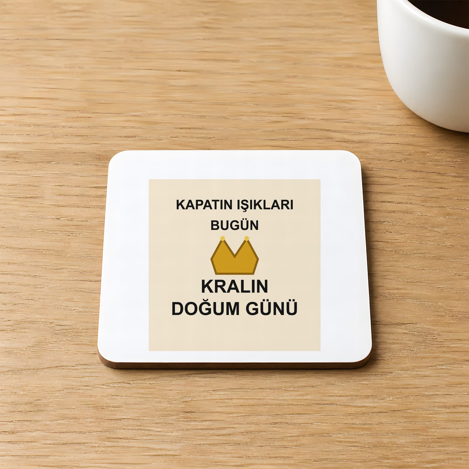 Kapatın Işıkları Bugün Kralın Doğum Günü Baskılı Kare MDF Bardak Altlığı