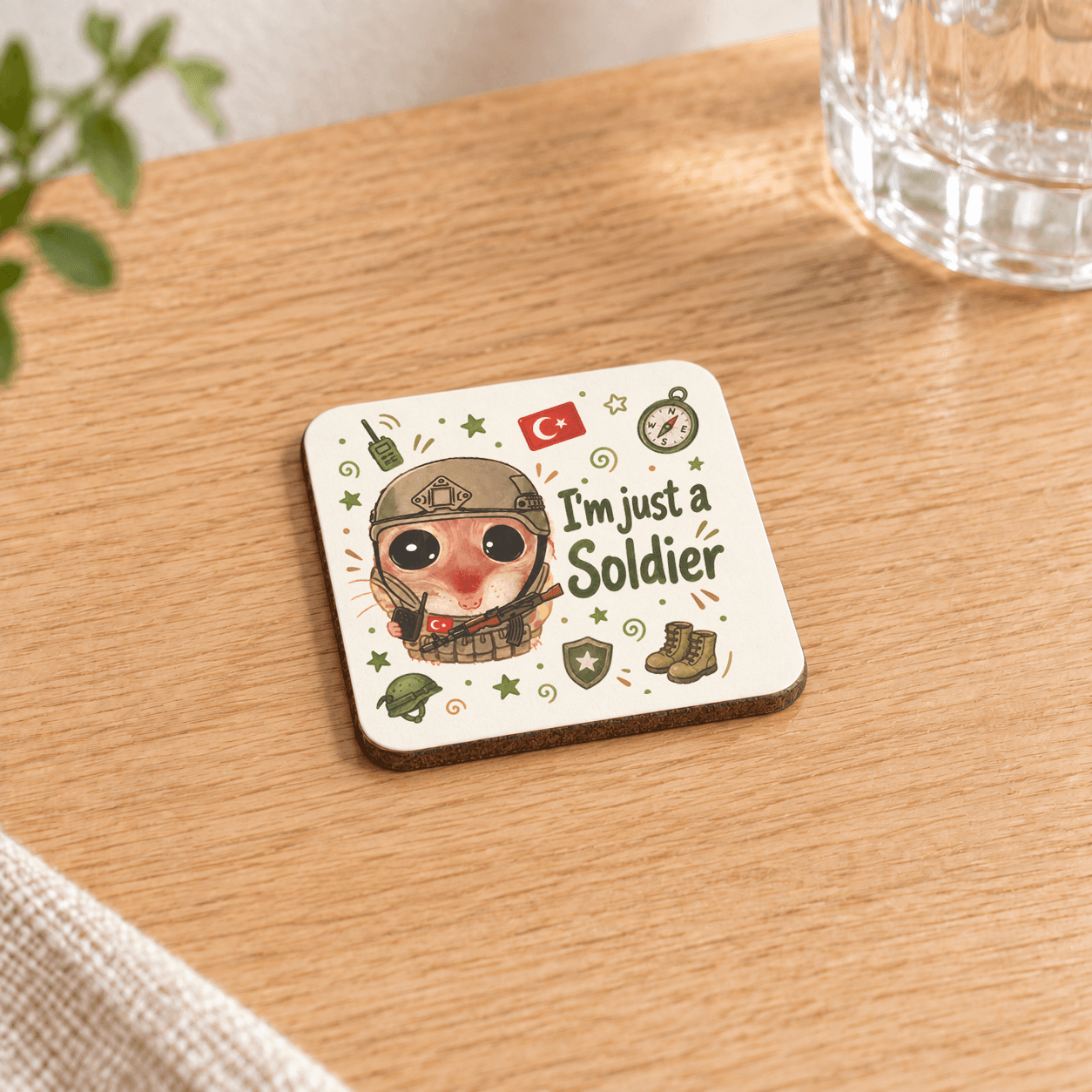 Sad Hamster Asker Baskılı 9x9 cm Kare MDF Bardak Altlığı - Askere Hediye Ahşap