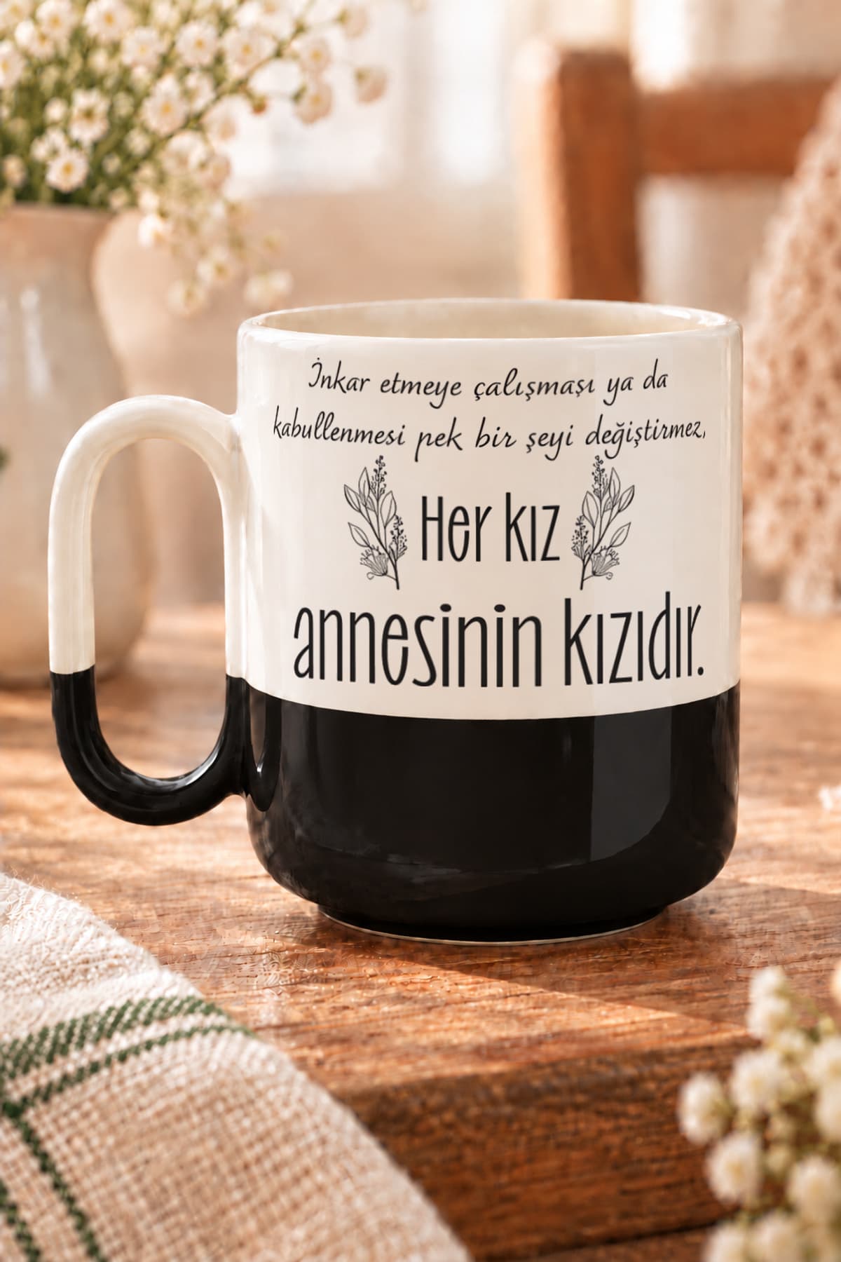 Her Kız Annesinin Kızıdır Baskılı Siyah Alt Yarısı Renkli Arya Kupa Bardak Fincan Mug