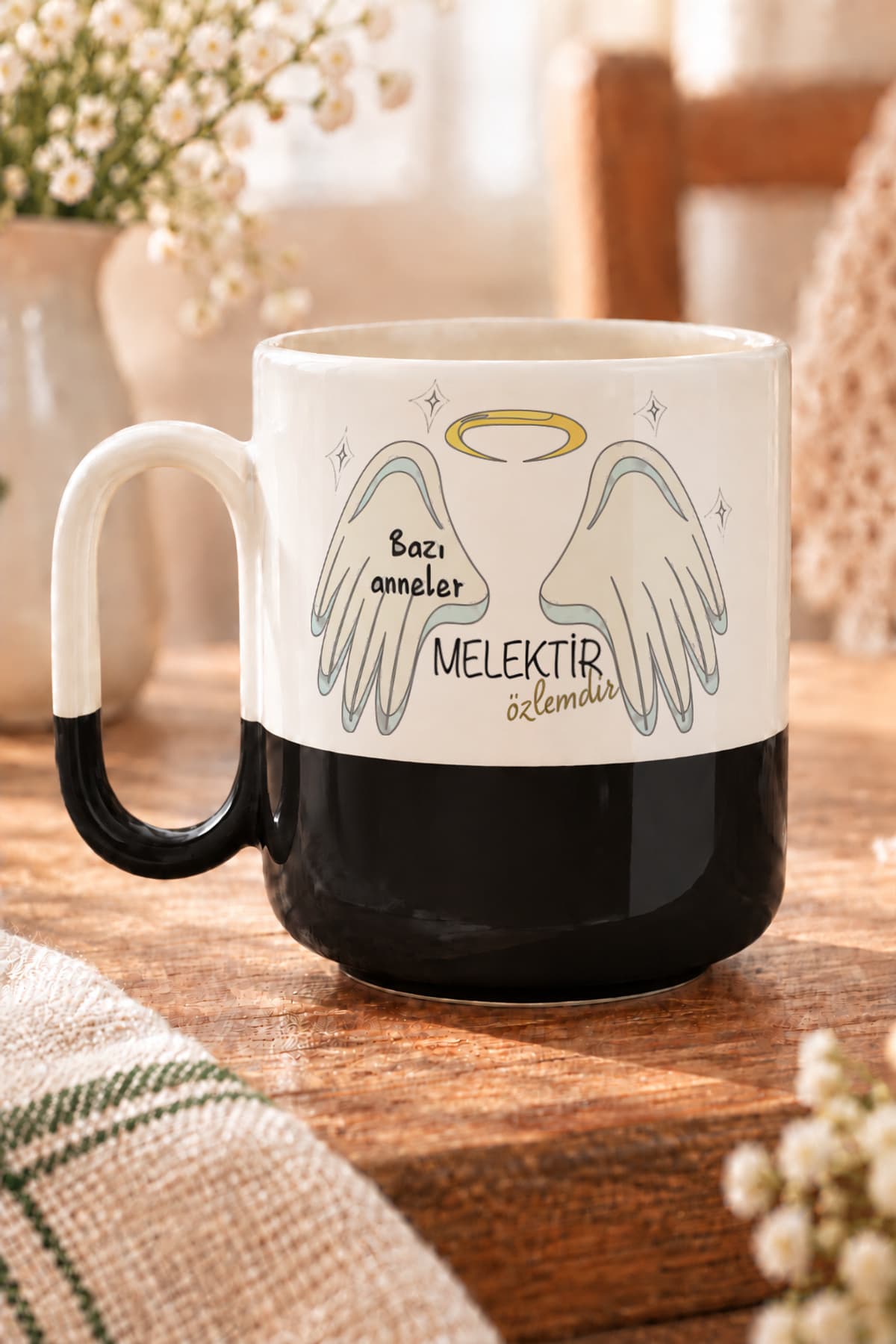 Bazı Anneler Melektir Baskılı Siyah Alt Yarısı Renkli Arya Kupa - Anneye Hediye Bardak Fincan Mug