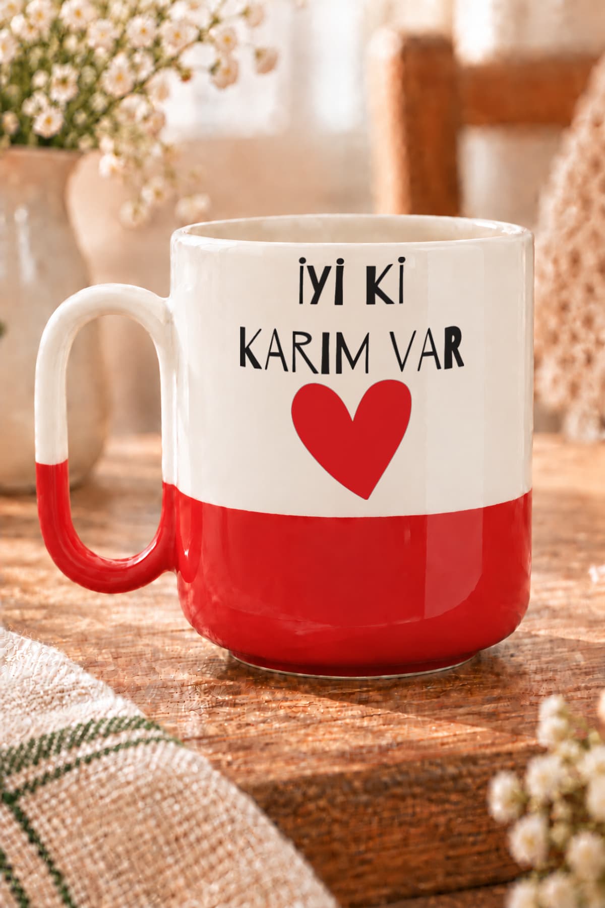 İyi Ki Karım Var Baskılı Alt Yarısı Renkli Arya Kupa - Sevgiliye Hediye Bardak Fincan Mug
