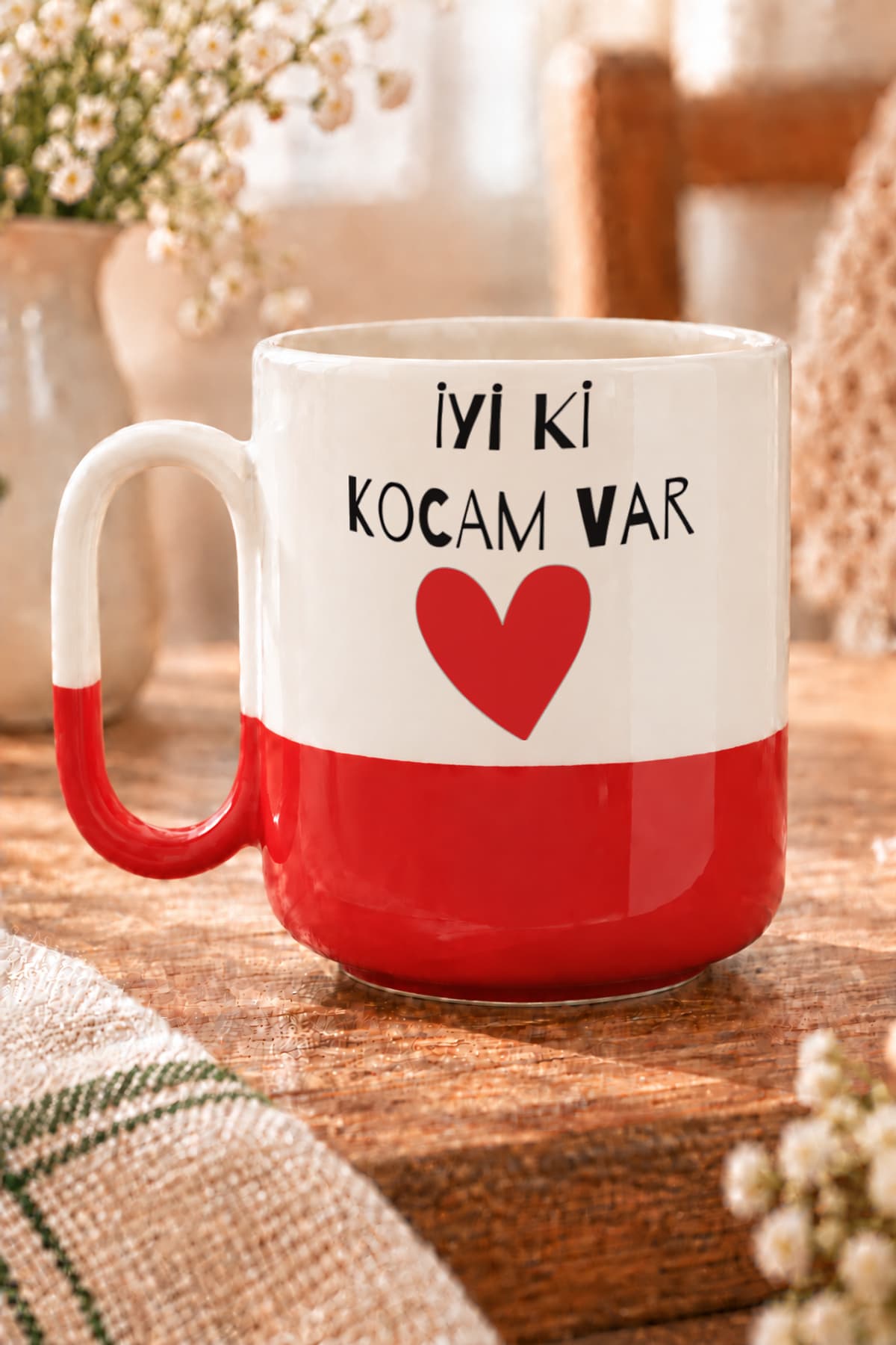 İyi Ki Kocam Var Baskılı Kırmızı Alt Yarısı Renkli Arya Kupa - Sevgiliye Hediye Bardak Fincan Mug
