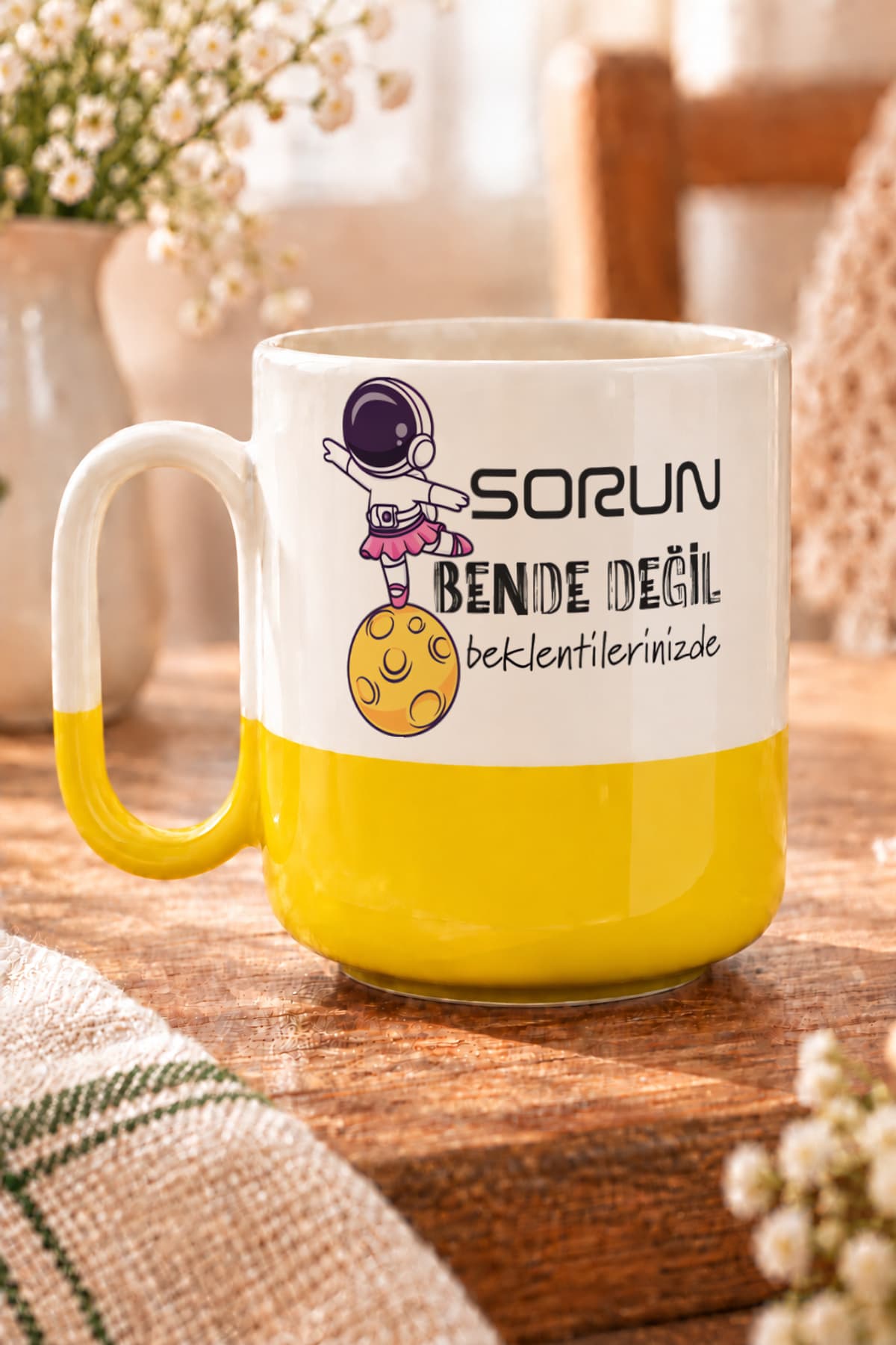 Sorun Bende Değil Beklentilerinizde Baskılı Sarı Alt Yarısı Renkli Arya Kupa Bardak Fincan Mug