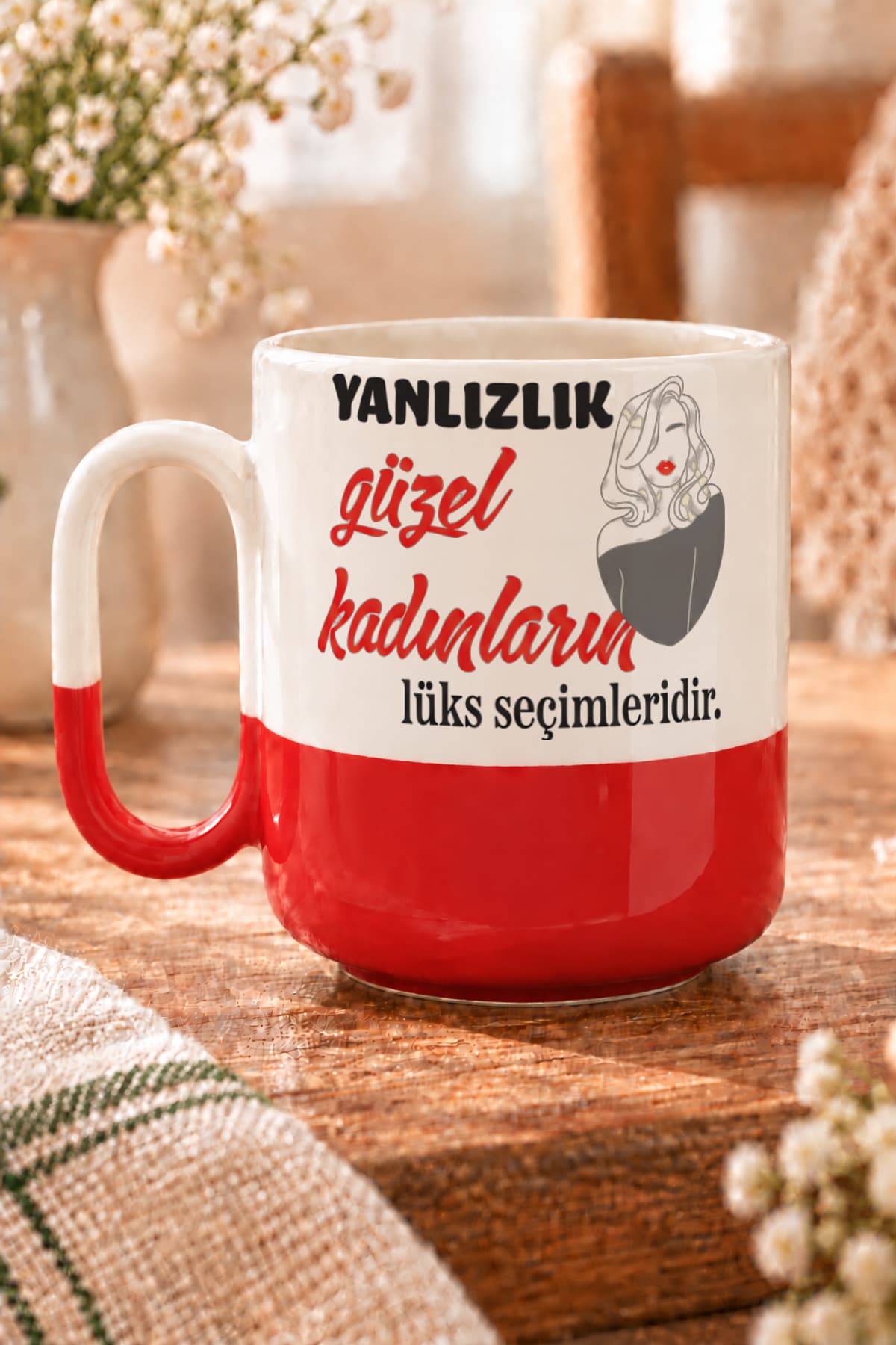 Yalnızlık Güzel Kadınların Lüks Seçimleridir Baskılı Alt Yarısı Renkli Arya Kupa Bardak Fincan Mug