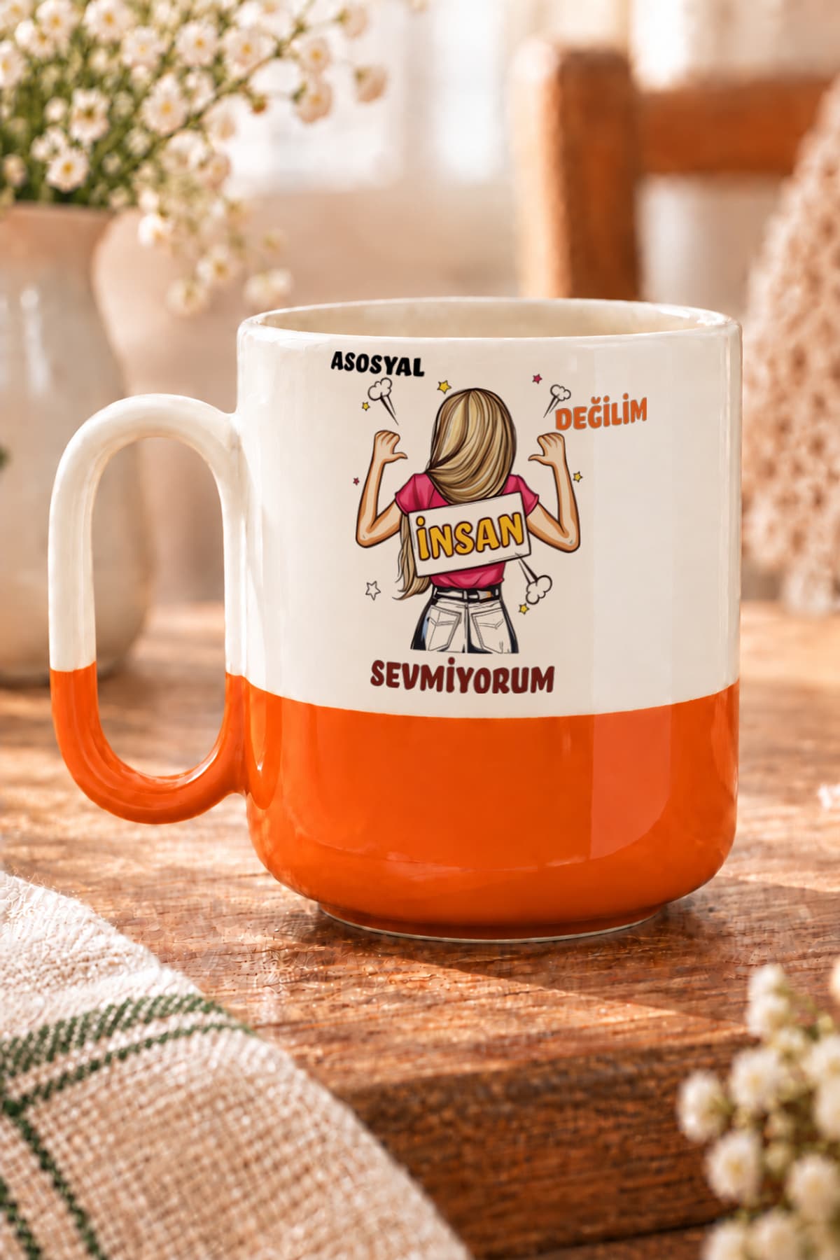 Asosyal Değilim İnsan Sevmiyorum Baskılı Turuncu Alt Yarısı Renkli Arya Kupa Bardak Fincan Mug