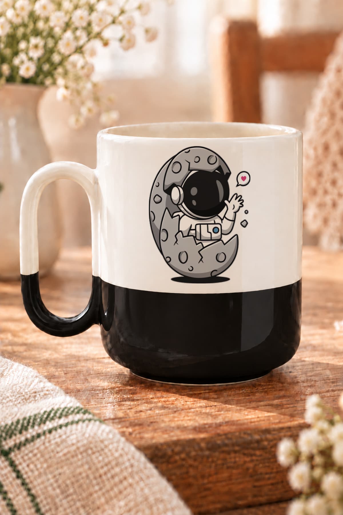 Yumurtadan Çıkan Astronot Baskılı Alt Yarısı Renkli Arya Kupa Bardak Fincan Mug