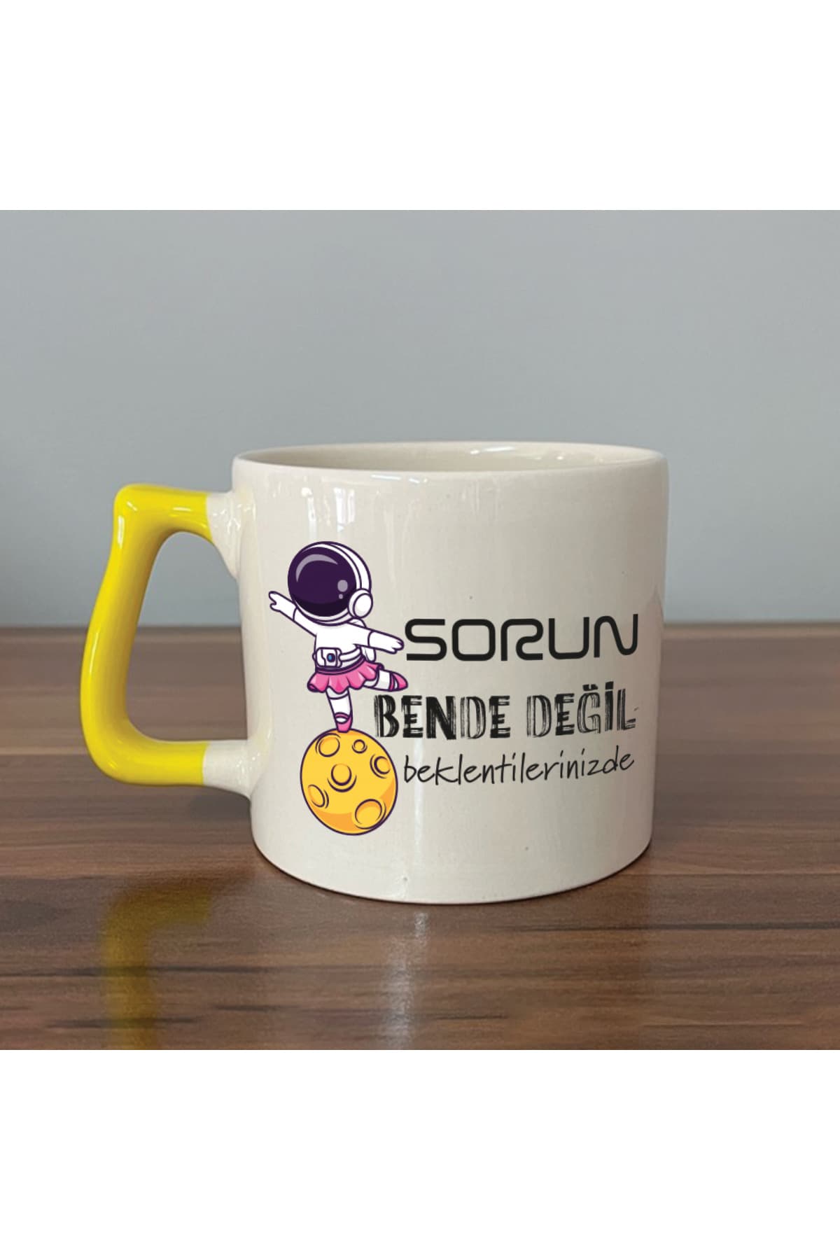 Sorun Bende Değil Beklentilerinizde Baskılı Sarı Kulplu Prime Kupa Bardak Fincan Mug