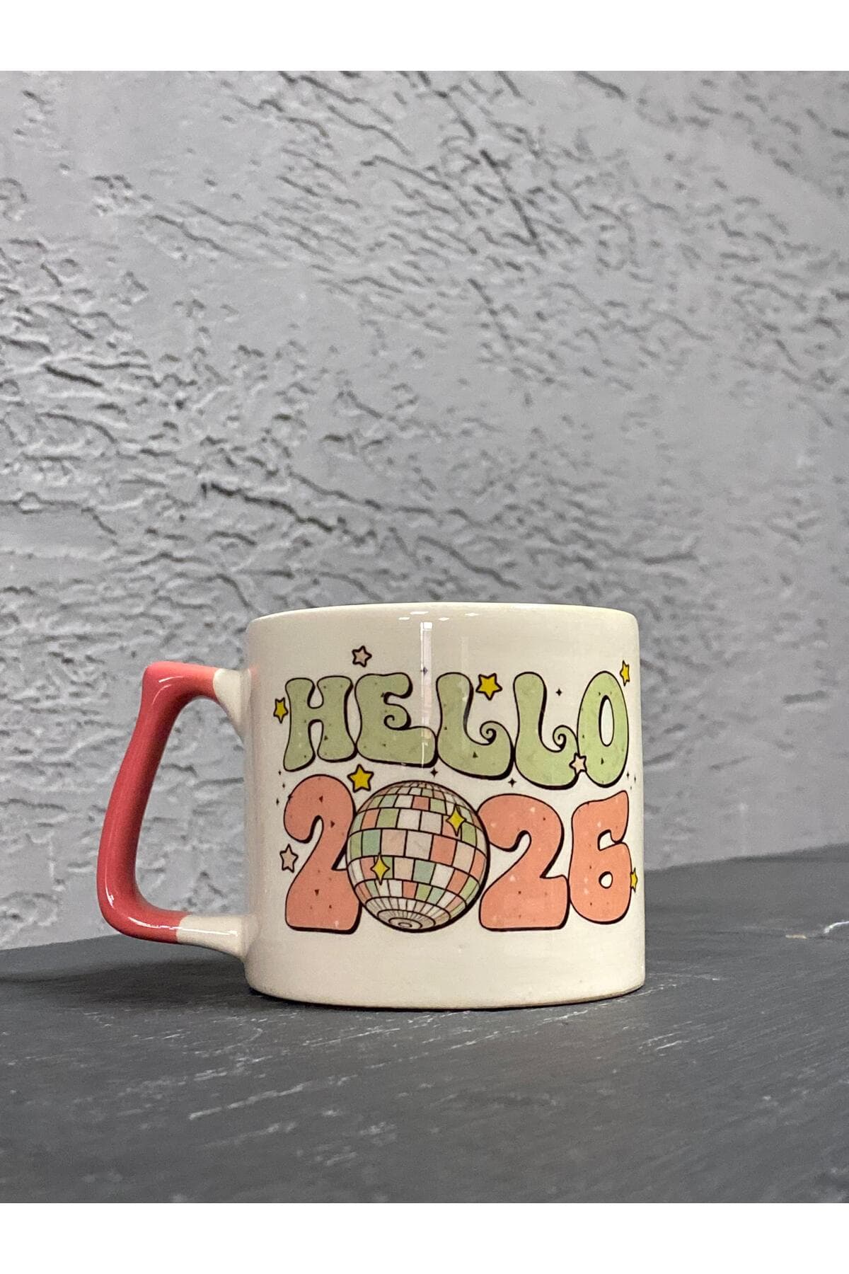 Hello 2026 Baskılı Pembe Kulplu Prime Kupa - Yılbaşı Hediyesi Bardak Fincan Mug