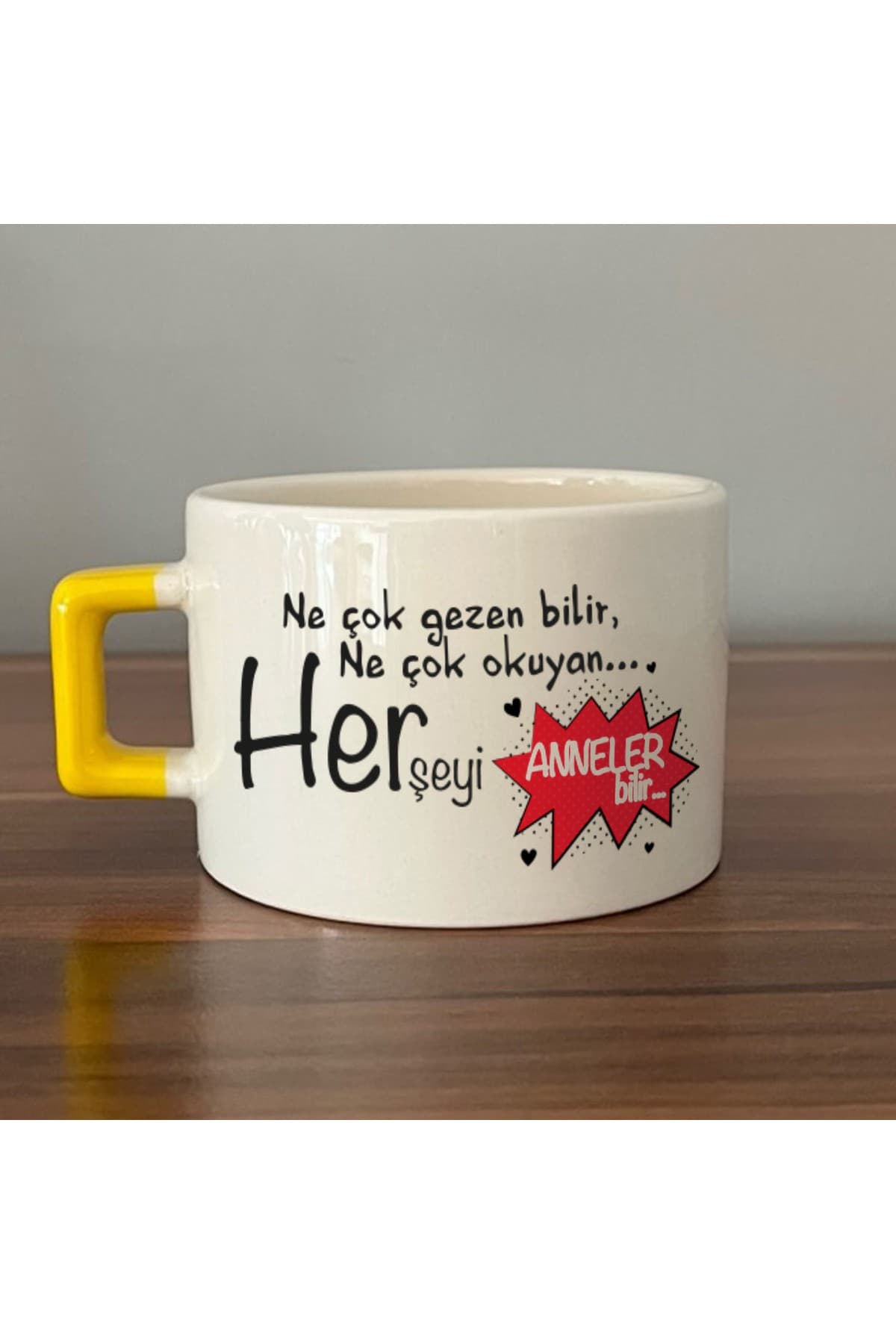 Ne Çok Gezen Bilir Ne Çok Okuyan Baskılı Sarı Kulplu Kare Kupa Bardak Fincan Mug