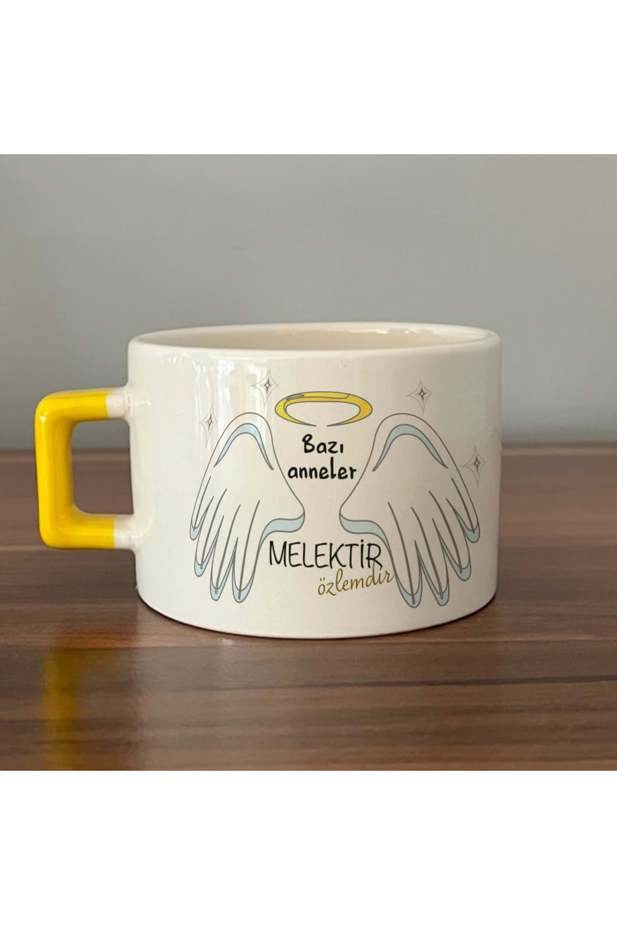Bazı Anneler Melektir Baskılı Sarı Kulplu Kare Kupa - Anneye Hediye Bardak Fincan Mug