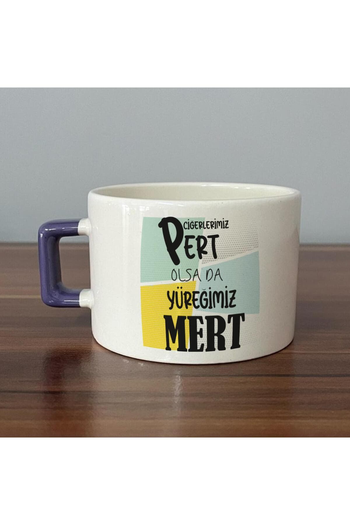 Ciğerlerimiz Pert Olsa Da Yüreğimiz Mert Baskılı Mor Kulplu Kare Kupa Bardak Fincan Mug