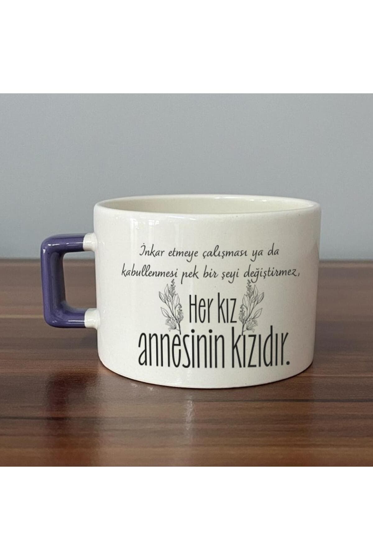 Her Kız Annesinin Kızıdır Baskılı Mor Kulplu Kare Kupa Bardak Fincan Mug