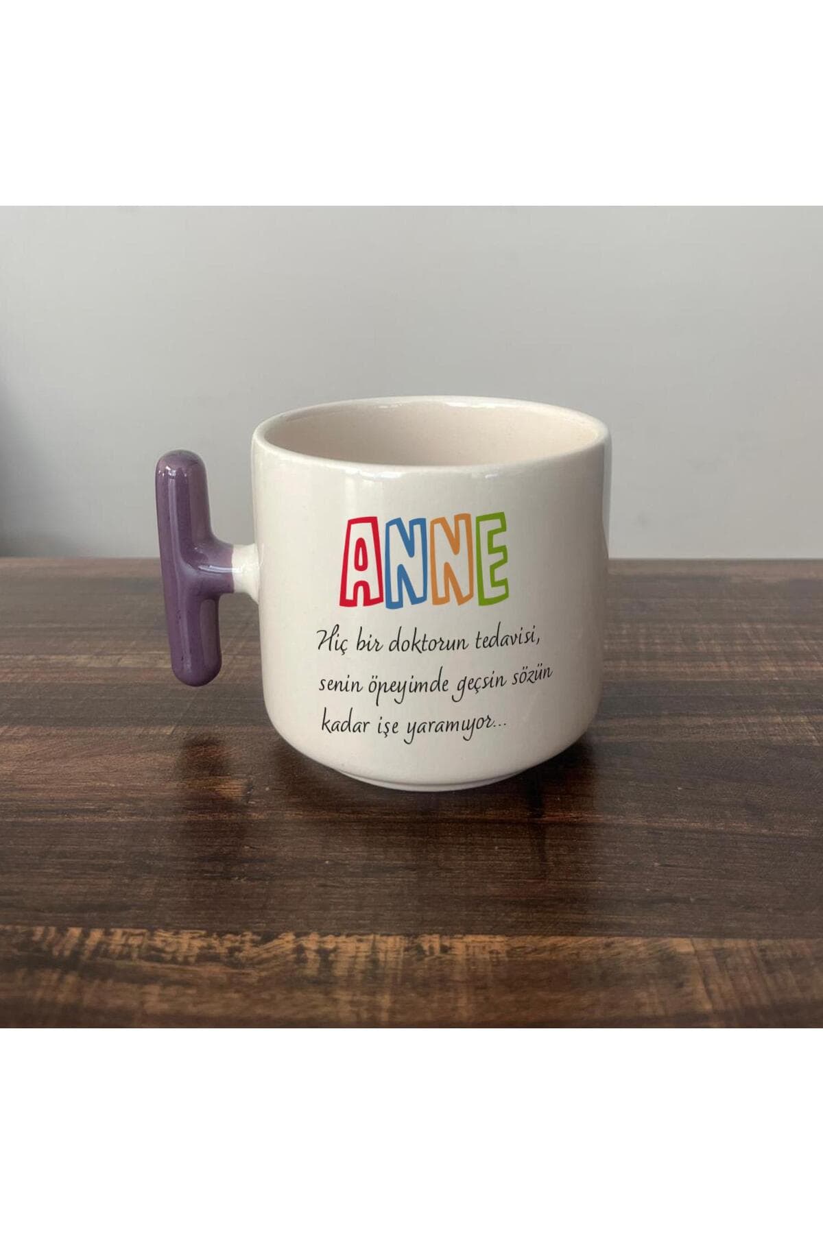 Anne Hiç Bir Doktorun Tedavisi Baskılı Mor Kulplu T Kupa - Anneye Hediye Bardak Fincan Mug