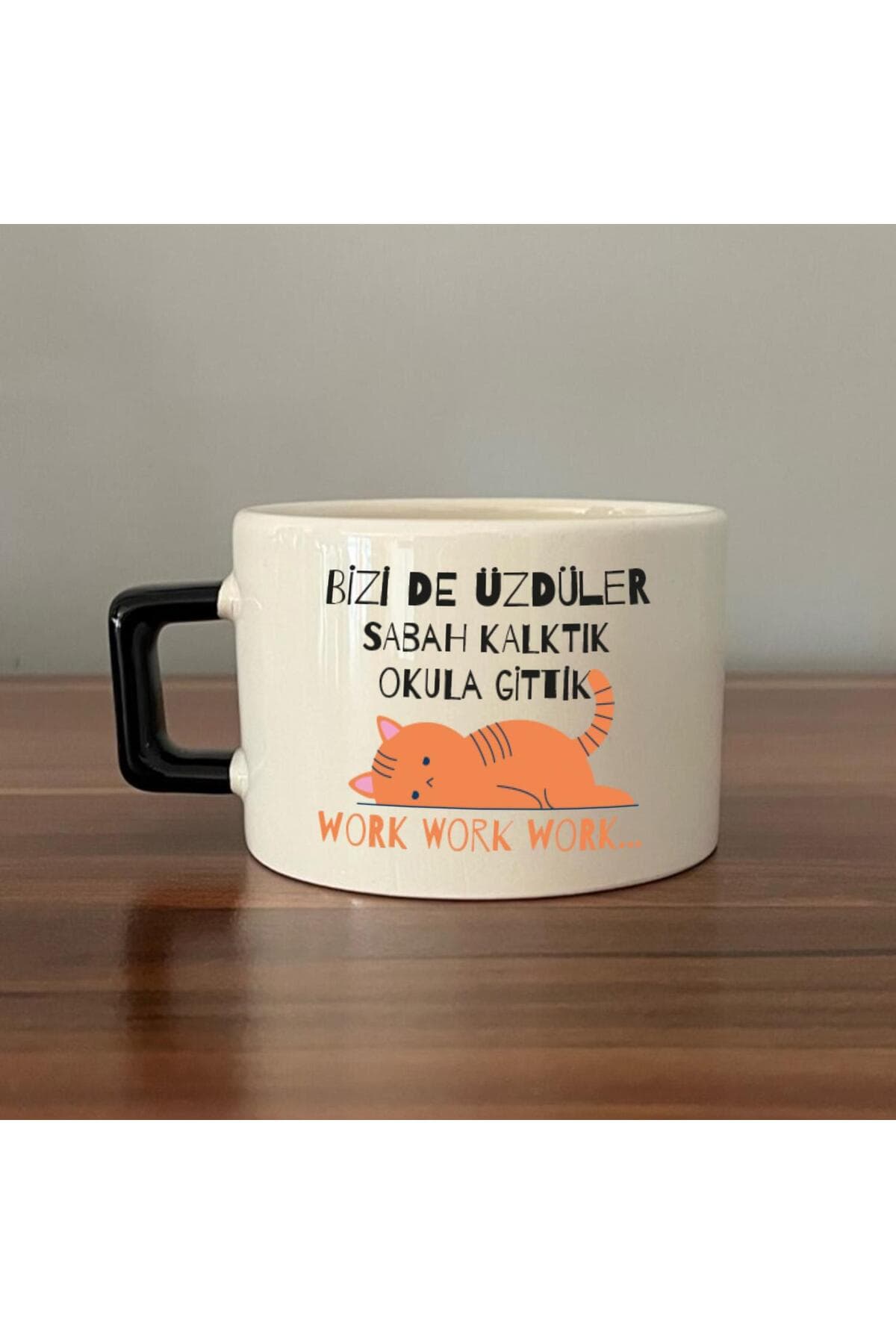 Bizi De Üzdüler Turuncu Kedi Baskılı Siyah Kulplu Kare Kupa Bardak Fincan Mug