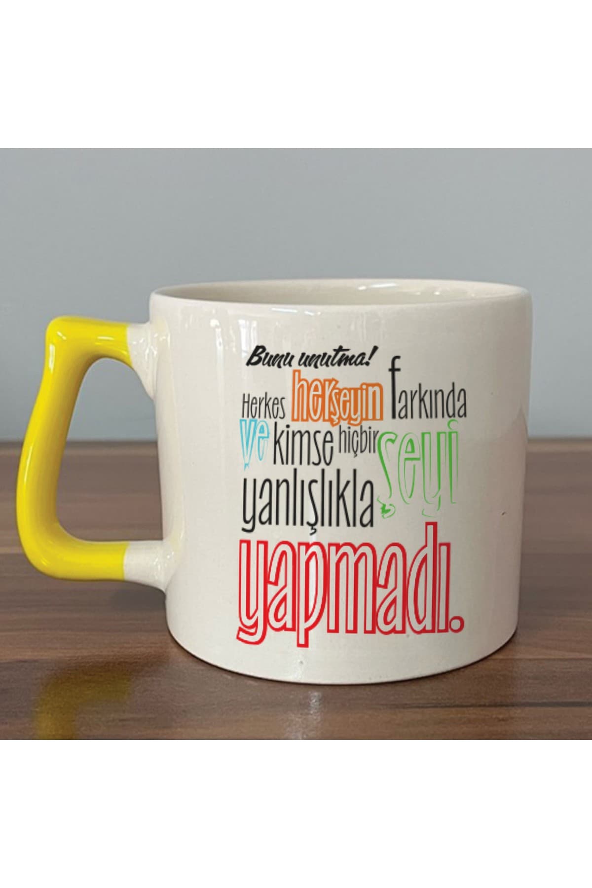 Bunu Unutma! Herkes Herşeyin Farkında Baskılı Sarı Kulplu Prime Kupa Bardak Fincan Mug